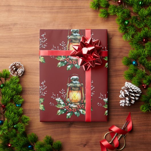 Festive Lantern Nestled in Holly – Seasonal Glow Geschenkpapier (Feiertagsgeschenk)