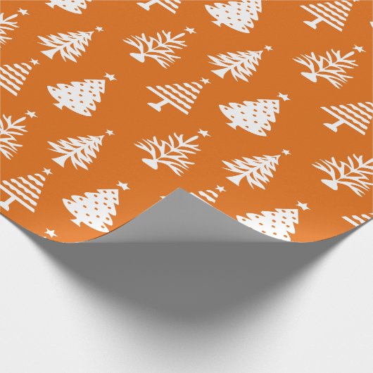 Festive Orange and White Christmas Tree Pattern Geschenkpapier (Ecke)