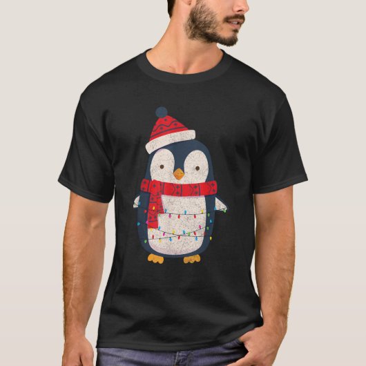Festive Penguin with Scarf and Lights Christmas Fu T-Shirt (Vorderseite)