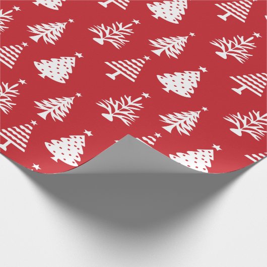 Festive Red and White Christmas Tree Pattern Geschenkpapier (Ecke)
