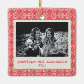 Festive Red Dot Pattern Stilvolles Personalisierte Keramikornament (Vorderseite)