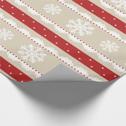 Festive Red Polka Dots White Snowflakes Pattern Geschenkpapier (Ecke)