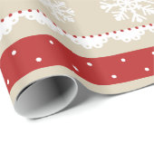 Festive Red Polka Dots White Snowflakes Pattern Geschenkpapier (Rolleneckpunkt)