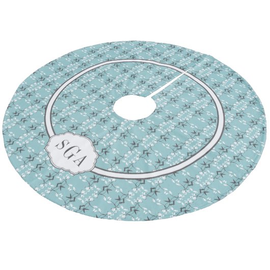 Festive Royal Botanical Robin's Egg Blue Monogram Fleece Weihnachtsbaumdecke (Schrägansicht)