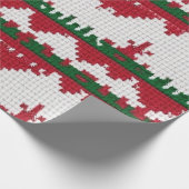 Festivrot und weißer Ugly Sweater Geschenkpapier (Ecke)
