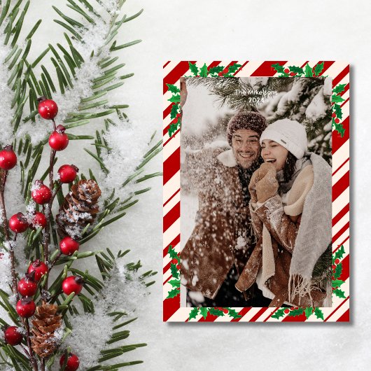 Festliche Berries und Grüne Frohe Weihnachten Foto