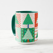 Festliche farbenfrohe Patchwork-Weihnachtsbäume Tasse (Vorderseite Links)