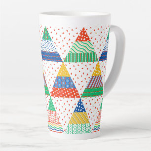 Festliche farbenfrohe Patchwork-Weihnachtsdreiecke Milchtasse
