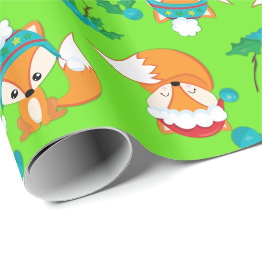 Festliche Füchse und Holly-Blätter auf einem hellg Geschenkpapier (Rolleneckpunkt)