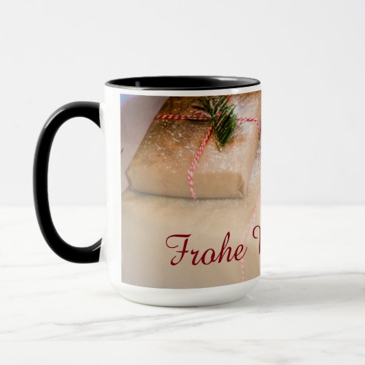 Festliche Geschenke als Weihnachtsmotiv Tasse (Links)