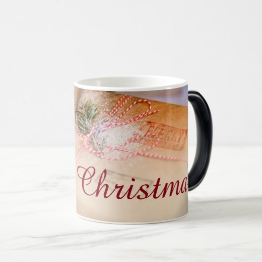 Festliche Geschenke als Weihnachtsmotiv Verwandlungstasse (VorderseiteRechts)