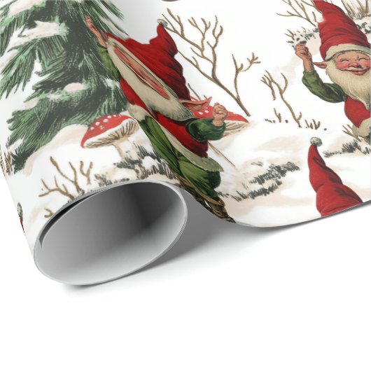 Festliche Gnome und Pilz-Wald Weihnachten Geschenkpapier (Rolleneckpunkt)