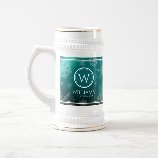 Festliche hellblaue Folie-Schneeflocken-Monogramm- Bierglas (Links)