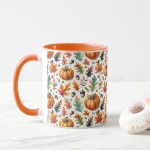 Festliche Herbstkürbisse und Blätter auf Weiß Tasse