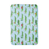 Festliche Krokodile in Weihnachtskostümmuster Badematte (Vorderseite Vertikal)