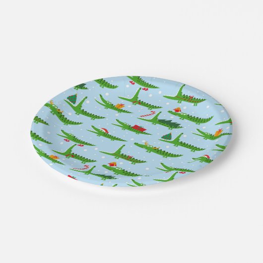Festliche Krokodile in Weihnachtskostümmuster Pappteller (Schrägansicht)