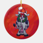 Festliche Kuh in Weihnachtsmannmütze auf Rot Keramikornament (Hinten)