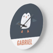 festliche lustige niedliche Pinguine personalisier Große Wanduhr (Winkel)
