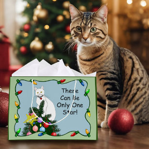 Festliche lustige Weihnachtsbaum lustige weiße Kat Große Geschenktüte