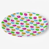 Festliche, mehrfarbige Ostereier auf Weiß Pappteller (Schrägansicht)