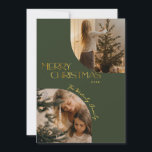 Festliche Moderne frohe Weihnachtsgeschichte Foto  Feiertagskarte<br><div class="desc">Ihre Freunde und Liebsten werden froh und hell sein,  wenn sie diese genialen,  festlichen Waldgrün und Gold Frohe Weihnachtskarten in dieser Ferienzeit erhalten.</div>