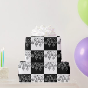 Festliche schwarze und weiße Weihnachtsbaumkugeln Geschenkpapier