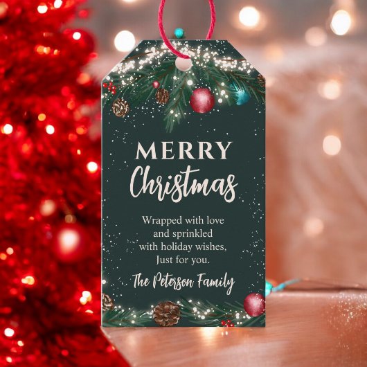 Festliche Weihnachtsbeleuchtung Kiefernäste Schnee Geschenkanhänger