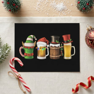 Festliche Weihnachtsbierkrüge in Weihnachtsmützen Feiertagspostkarte