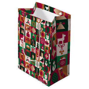 Festliche Weihnachtscollage mit Geschenken, Bäumen Mittlere Geschenktüte