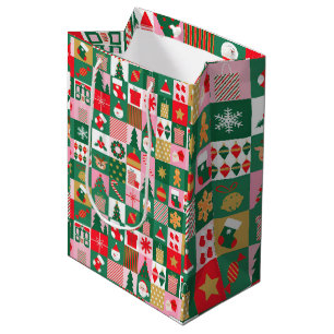 Festliche Weihnachtscollage mit Geschenken, Bäumen Mittlere Geschenktüte