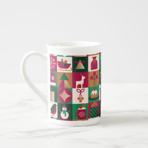 Festliche Weihnachtscollage mit Geschenken, Bäumen Porzellantasse