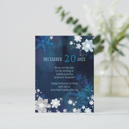 Festliche Winterhochzeit Save the Date Ankündigungspostkarte (Stehend Vorderseite)