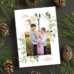Festliche Winterlandschaft Elegantes botanisches F<br><div class="desc">Diese elegante Urlaubskarte verfügt über ein wunderschönes Foto mit Aquarellfarben-Blätter und Beeren. Der Text ist anpassbar. In diesem Design ist ein vertikales Foto untergebracht. Der Backer ist ein klassisches Weiß,  das auch anpassbar ist. Zusätzliche Texte und/oder Fotos können auch mit dem "Design-Tool" auf der Rückseite hinzugefügt werden.</div>