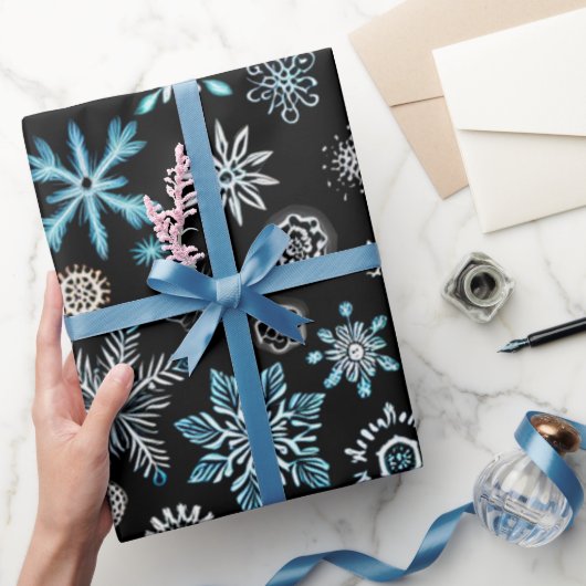 Festliche Wrap Wonderland 'Blaue Schneeflocken auf Geschenkpapier (Schenken)