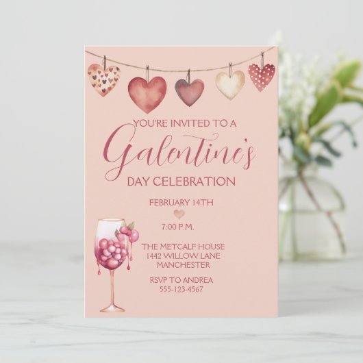 Festlicher Cocktail Galentine-Tag Rosa Einladung (Stehend Vorderseite)