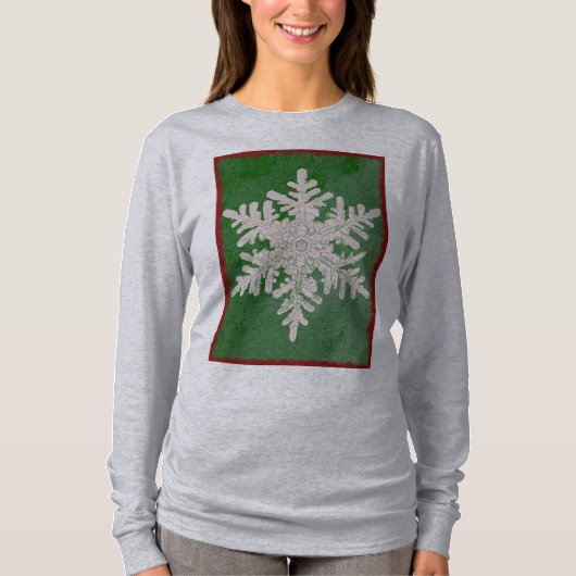 Festlicher grüner Schneeflocken Winterurlaub Langs T-Shirt (Vorderseite)