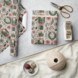 Festlicher Nussknacker in Rosa und Grün Geschenkpapier