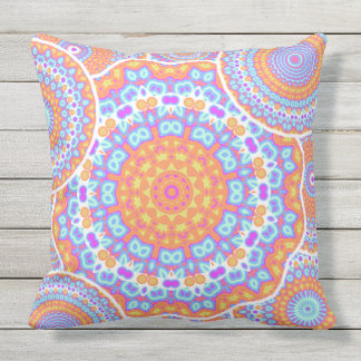 Festlicher orange rosa Mandala-Entwurf Kissen