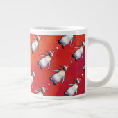 Festlicher Pinguin in einer Weihnachtsmannmütze Jumbo-Tasse (Rechts)