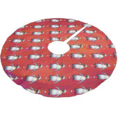 Festlicher Pinguin in einer Weihnachtsmannmütze Polyester Weihnachtsbaumdecke (Schrägansicht)