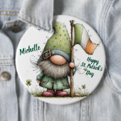 Festlicher St. Patrick's Day Gnom mit irischer Fla Button (Beispiel)