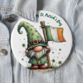 Festlicher St. Patrick's Day-Gnom mit irischer Fla Button (Beispiel)