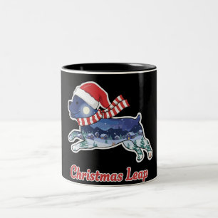 Festlicher Weihnachtshund beim Sprung   Süßer Welp Zweifarbige Tasse