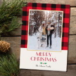 Festliches Foto für die Familie Rotes Weihnachten  Karte<br><div class="desc">Eine traditionelle Weihnachtskarte, die für Sie bereit ist, mit Ihrem eigenen Foto und Text zu personalisieren. Dieses festliche Design, zeigt ein geprüftes Buffalo Kariertes Muster, das Ihr Foto umgibt, und eine Vintage Scottie Dog Illustration im Inneren. Dies ist eine bearbeitbare Vorlage, sodass Sie den gesamten Text anpassen und ihn einzigartig...</div>