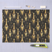 Festliches Muster mit goldenen Champagnerflaschen Seidenpapier (Handwerk)