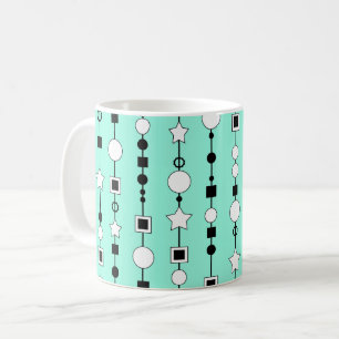 Festliches Muster mit Schnurperlen und Schmuckster Kaffeetasse