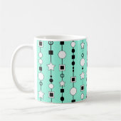 Festliches Muster mit Schnurperlen und Schmuckster Kaffeetasse (Links)