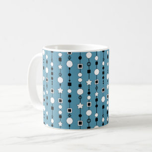 Festliches Muster mit Schnurperlen und Schmuckster Kaffeetasse