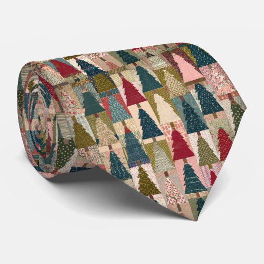Festliches Patchwork-Weihnachtsbaum-Muster (3) Krawatte (Gerollt)