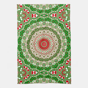 Festliches rotes und grünes Mandala mit festlicher Geschirrtuch